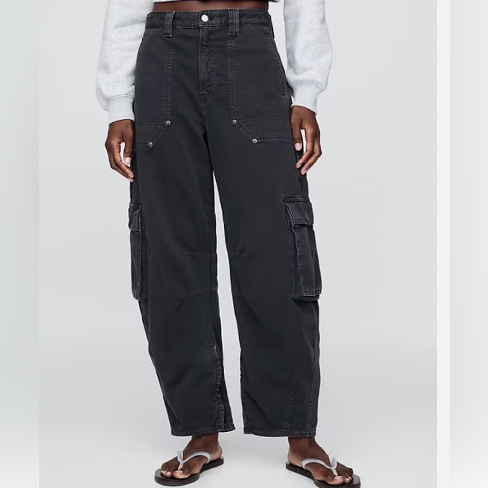 GAP Women's Barrel Leg Cargo Jeans